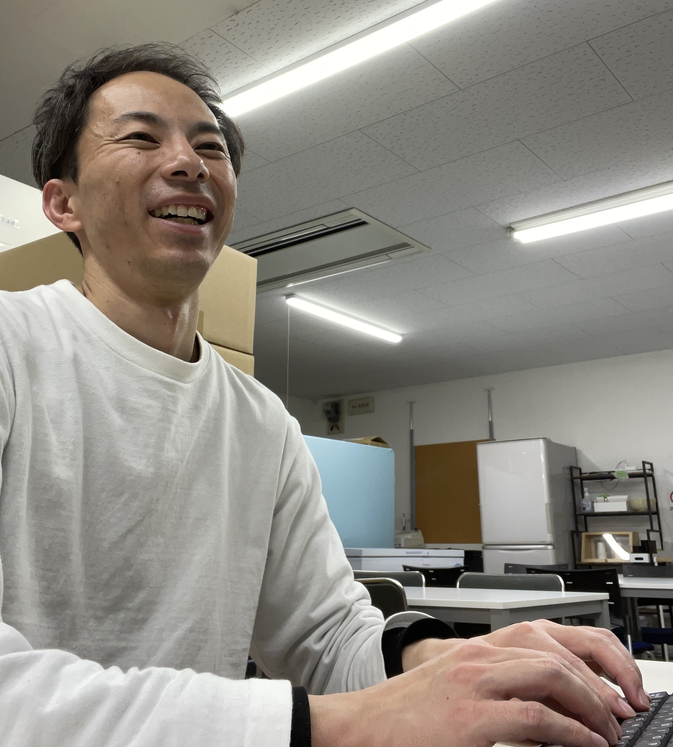 スタッフがそばで見守る安心できる作業環境